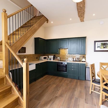 North Cadbury Court Coach Houses エクステリア 写真