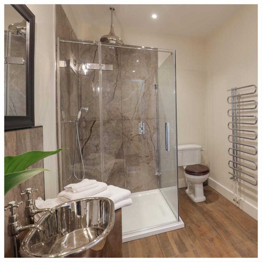 North Cadbury Court Coach Houses エクステリア 写真