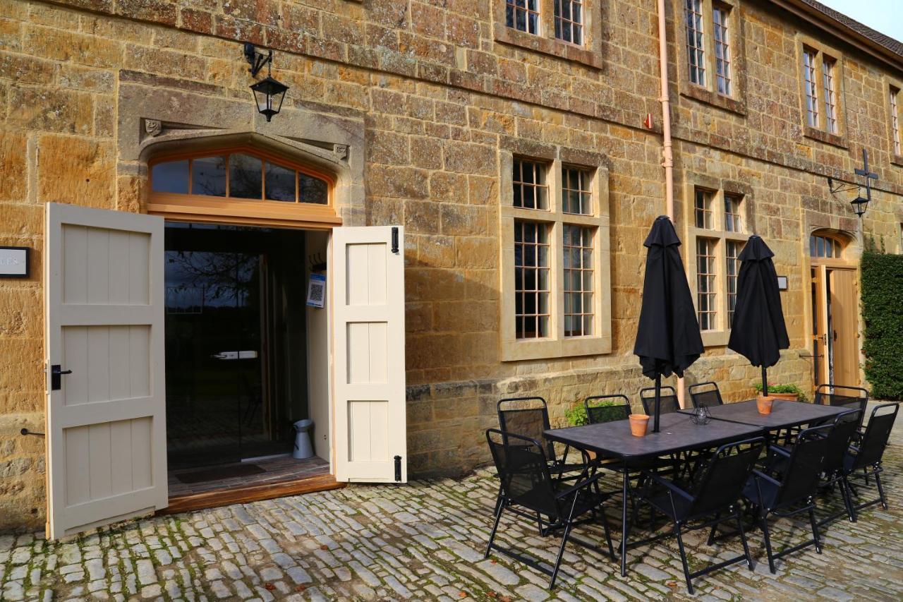 North Cadbury Court Coach Houses エクステリア 写真