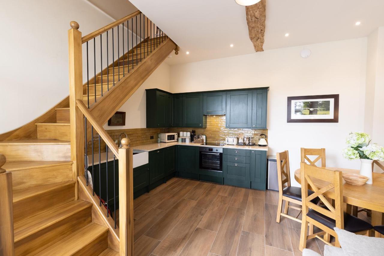 North Cadbury Court Coach Houses エクステリア 写真