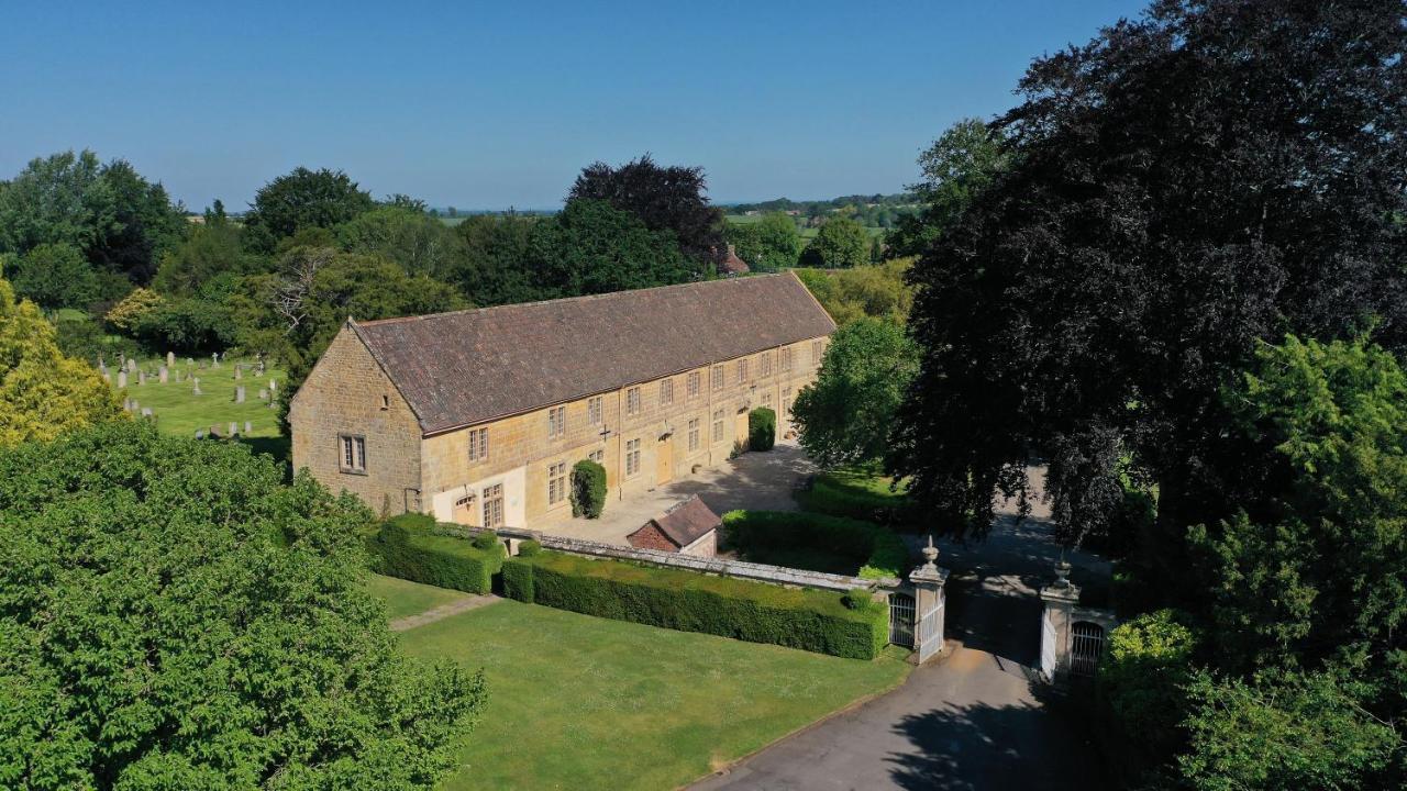 North Cadbury Court Coach Houses エクステリア 写真