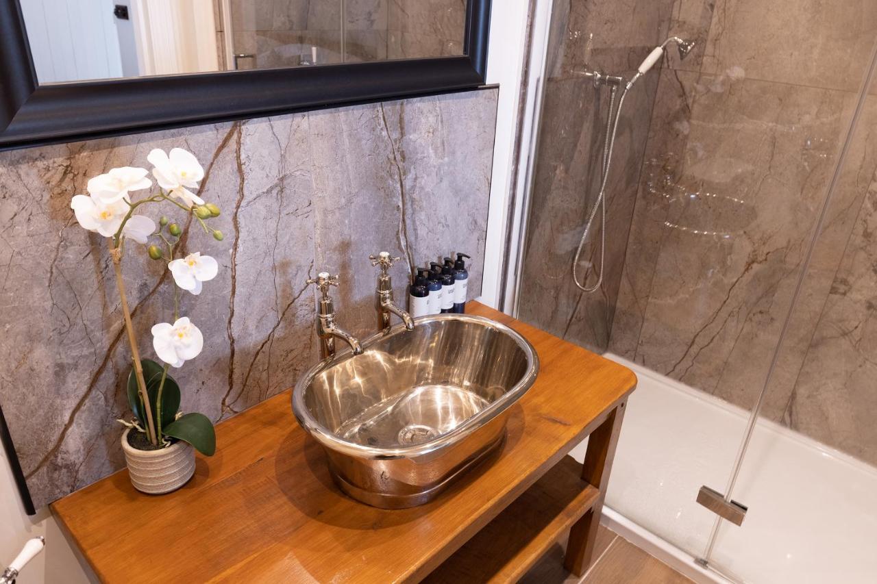 North Cadbury Court Coach Houses エクステリア 写真