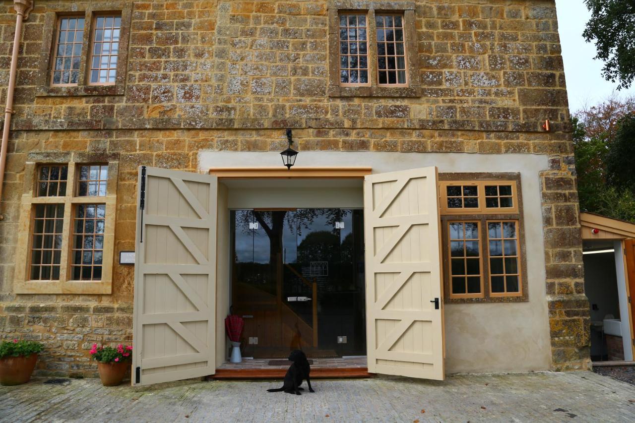 North Cadbury Court Coach Houses エクステリア 写真